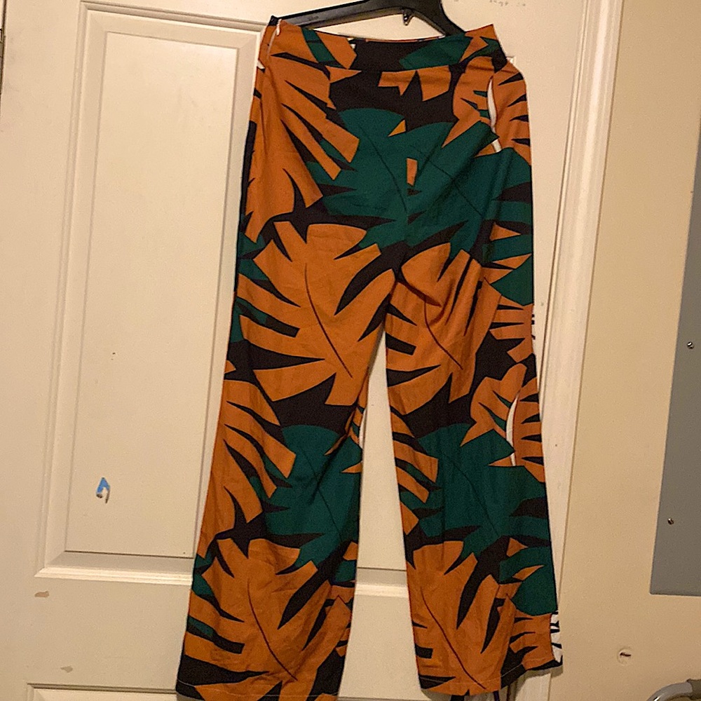 Tie Backless Halter Top & Allover Print Pants
